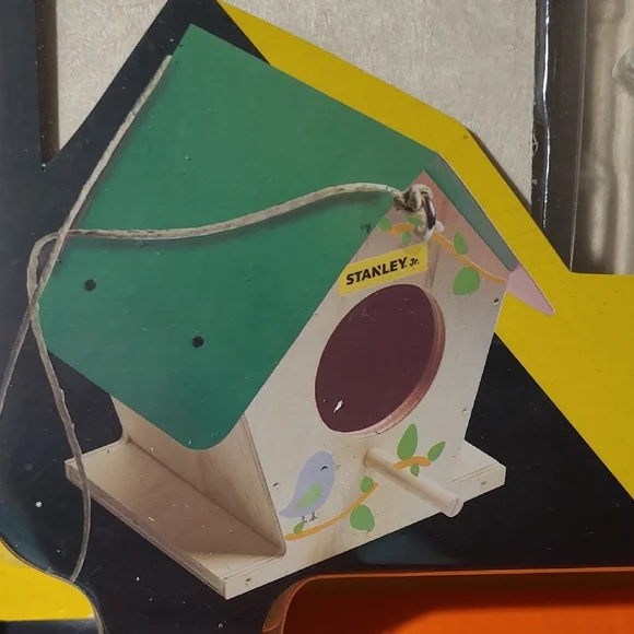 Stanley Jr. Birdhouse Kit with Paints - Picture 3 of 3